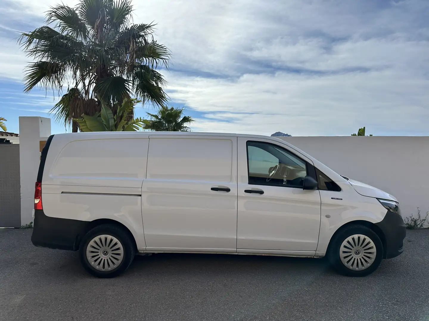 Mercedes-Benz Vito eVito 112 Furgón Larga 66kWh Blanco - 1