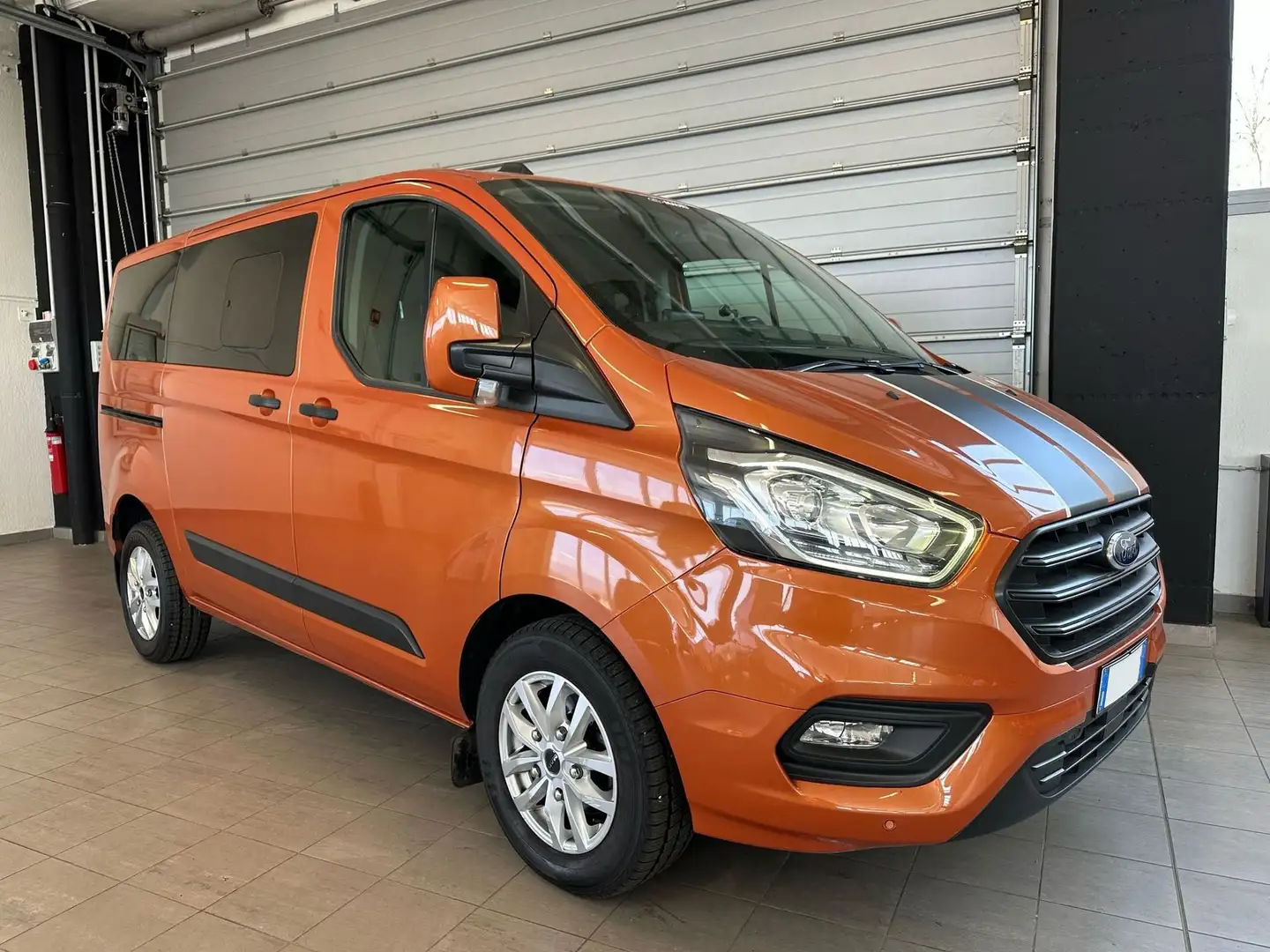 Ford Transit Custom 8 posti - 2.0 TDCi 130cv C. Auto - Gancio di trai Oranje - 1
