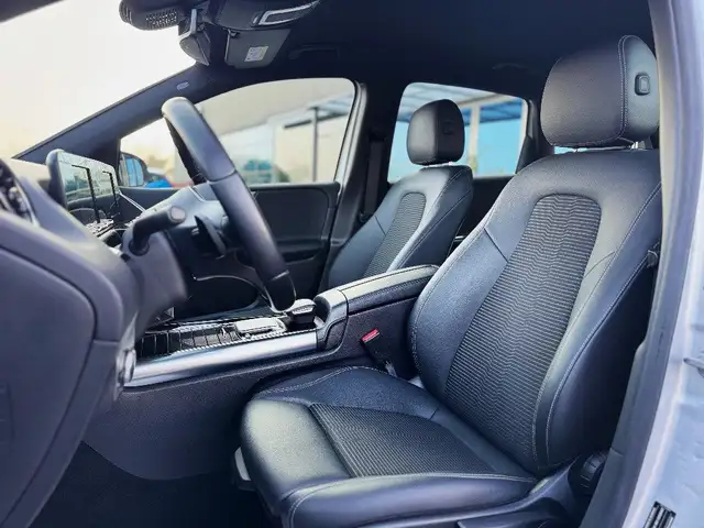 Mercedes-Benz B-Class view 13