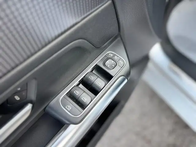 Mercedes-Benz B-Class view 12