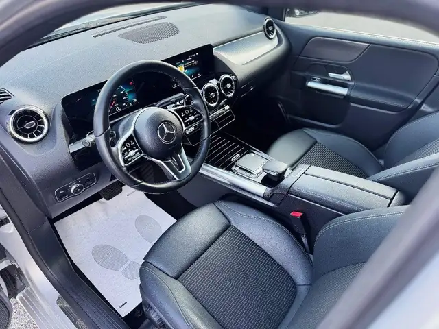 Mercedes-Benz B-Class view 11