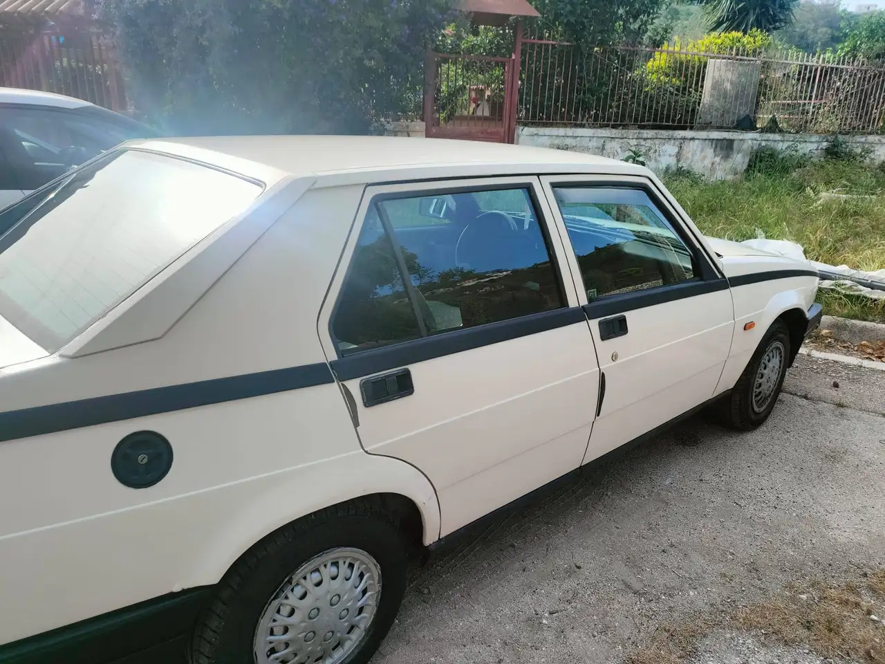 Alfa Romeo 75 1.6, foto 6
