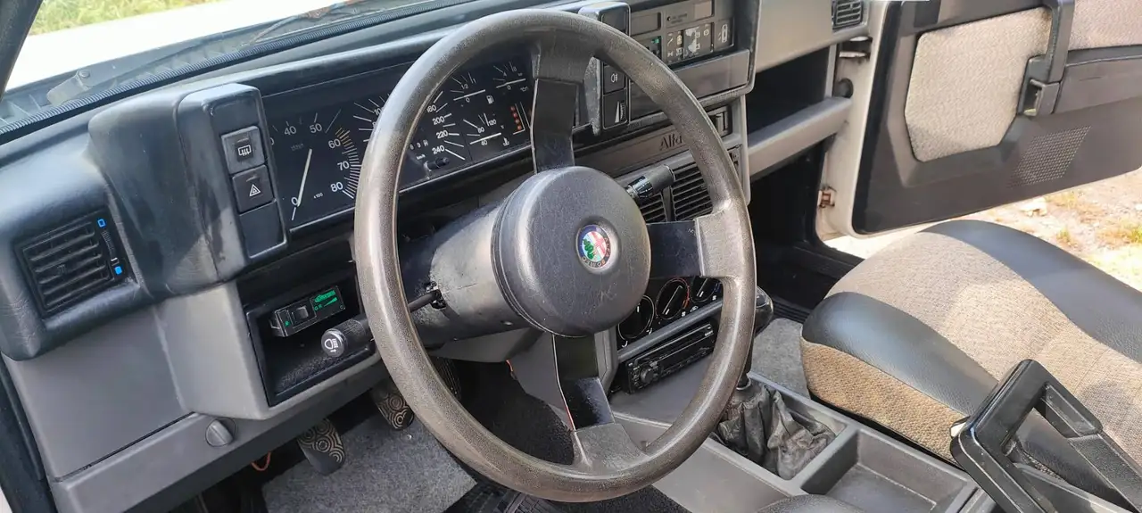Alfa Romeo 75 1.6, foto 10