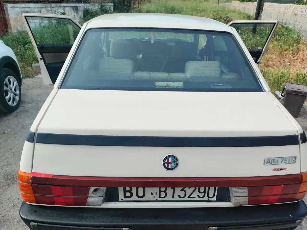 Alfa Romeo 75 1.6, foto 1