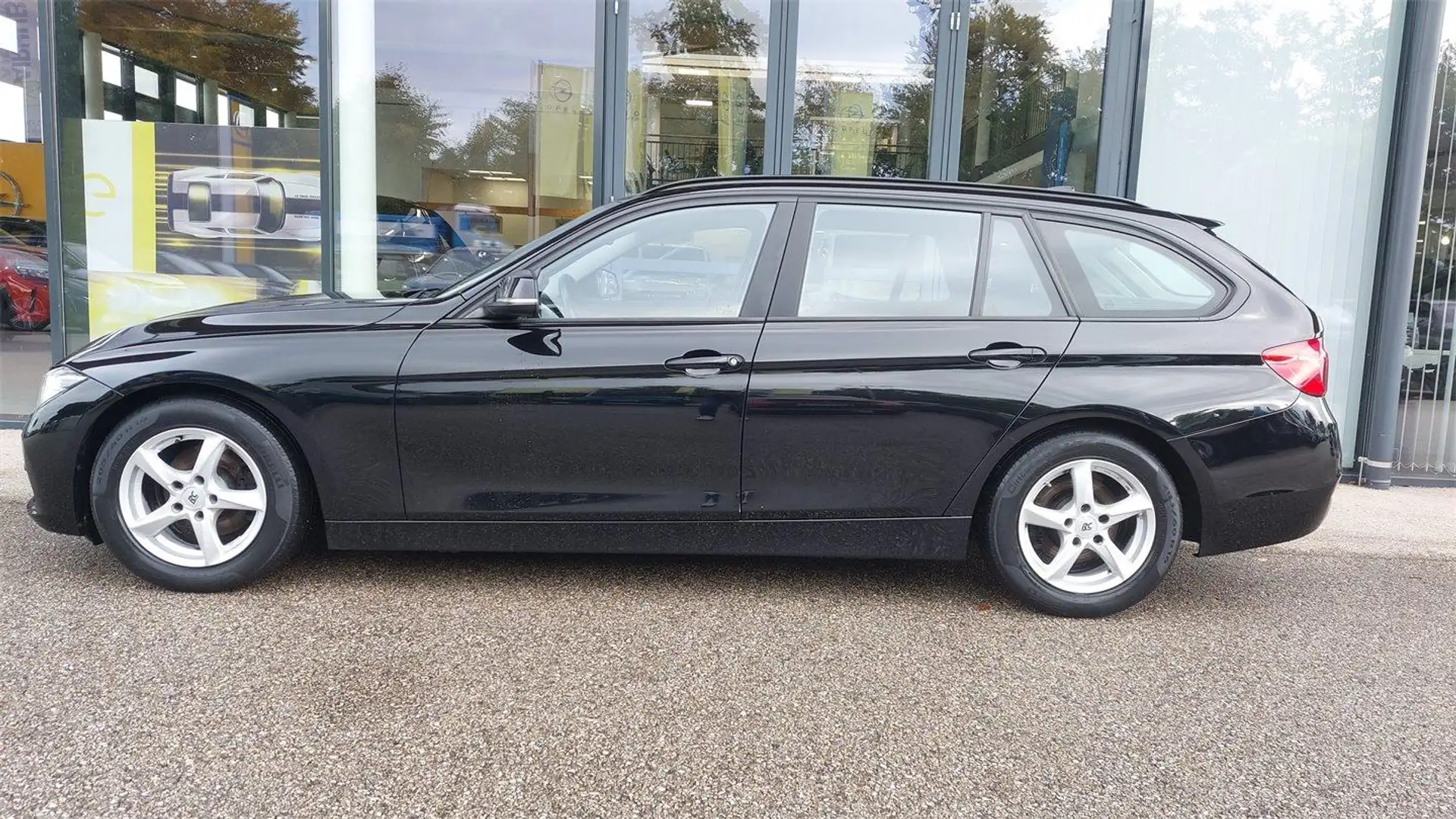 BMW 320 d EfficientDynamics Advantage Schwarz - 2