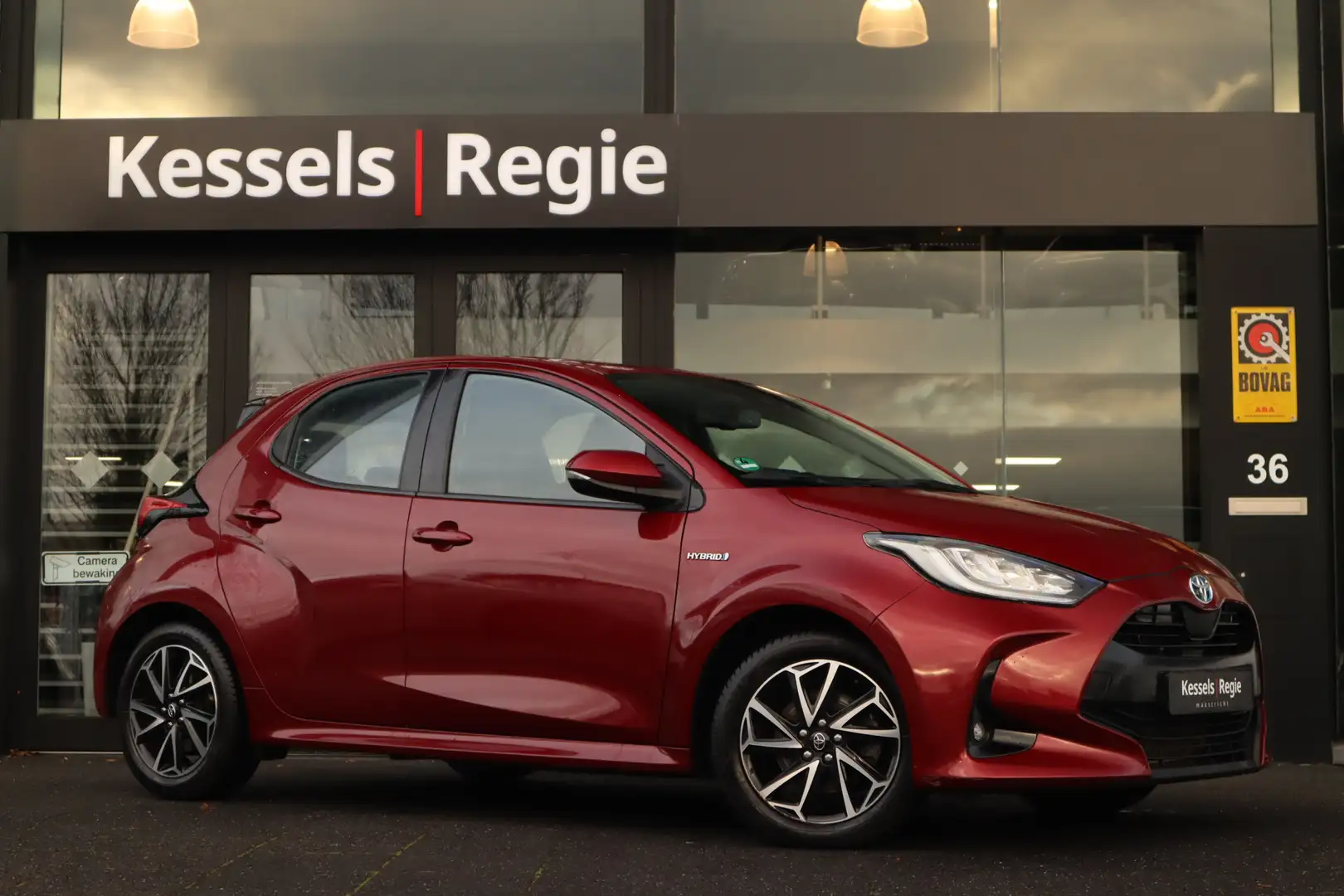 Toyota Yaris 1.5 Hybrid Dynamic CarPlay Camera ACC Rouge - 2