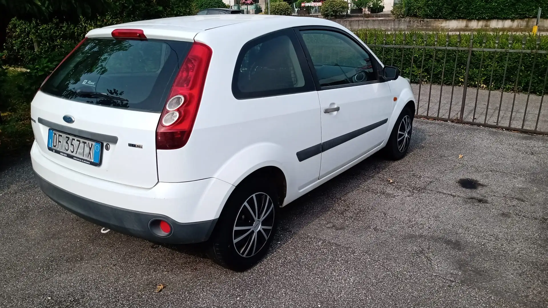Ford Fiesta 3p 1.8 tddi Ambiente - 2