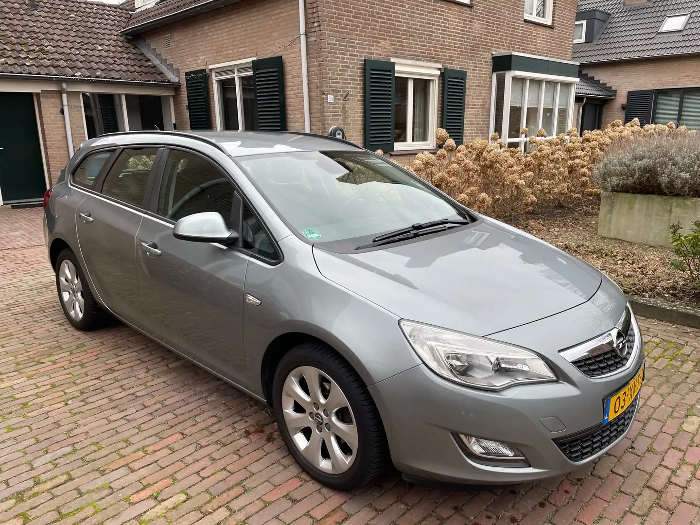 Opel Astra 1.4 Cosmo Grijs - 1