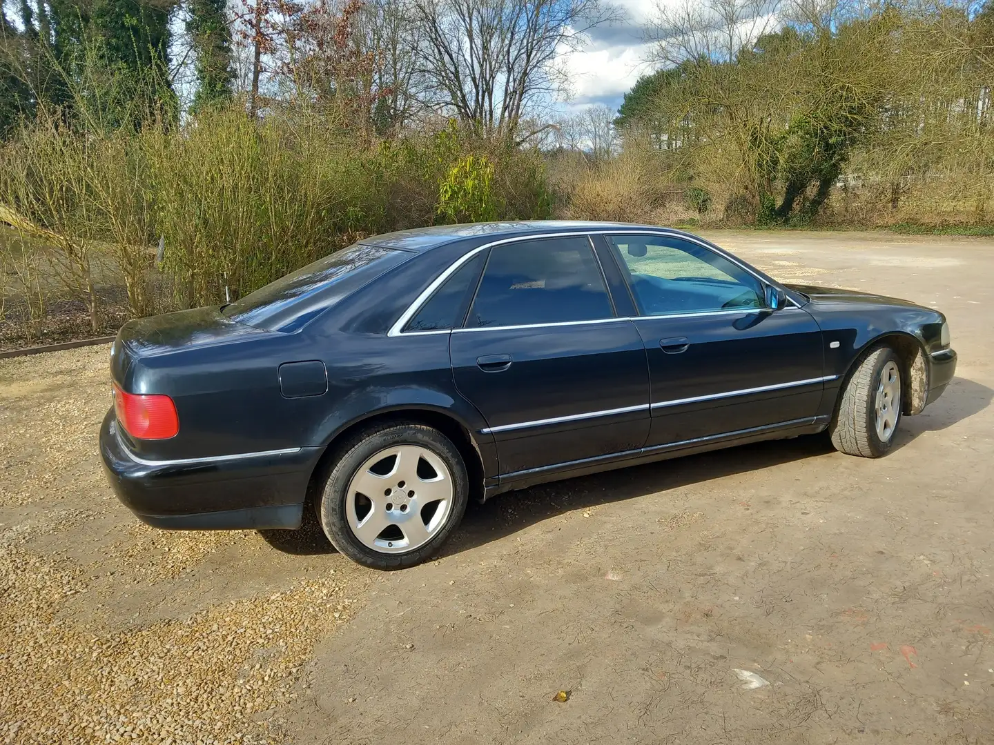 Audi A8 2.5 TDi V6 Noir - 2