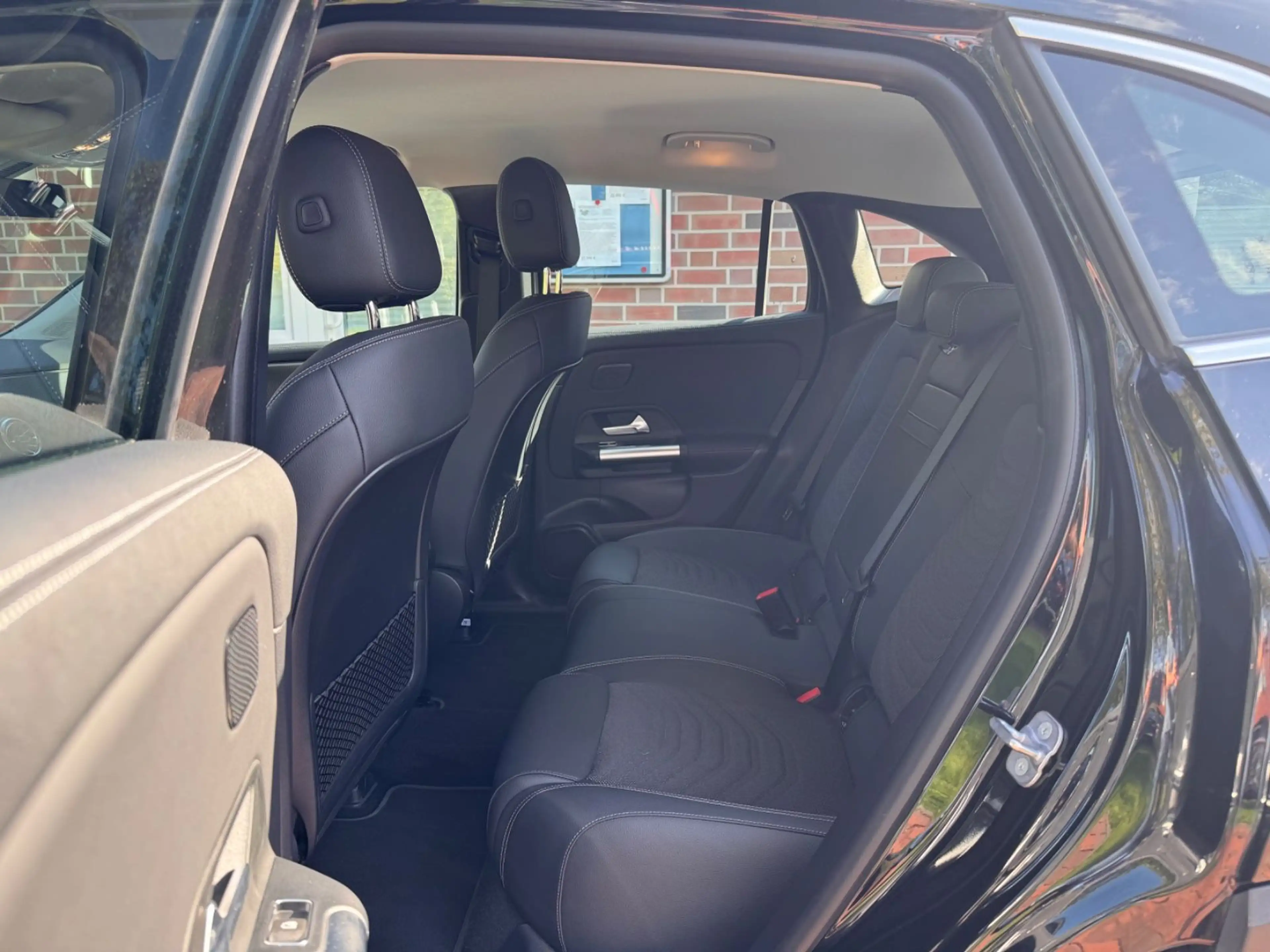 Mercedes-Benz EQA 250+ Progressive — photo 10