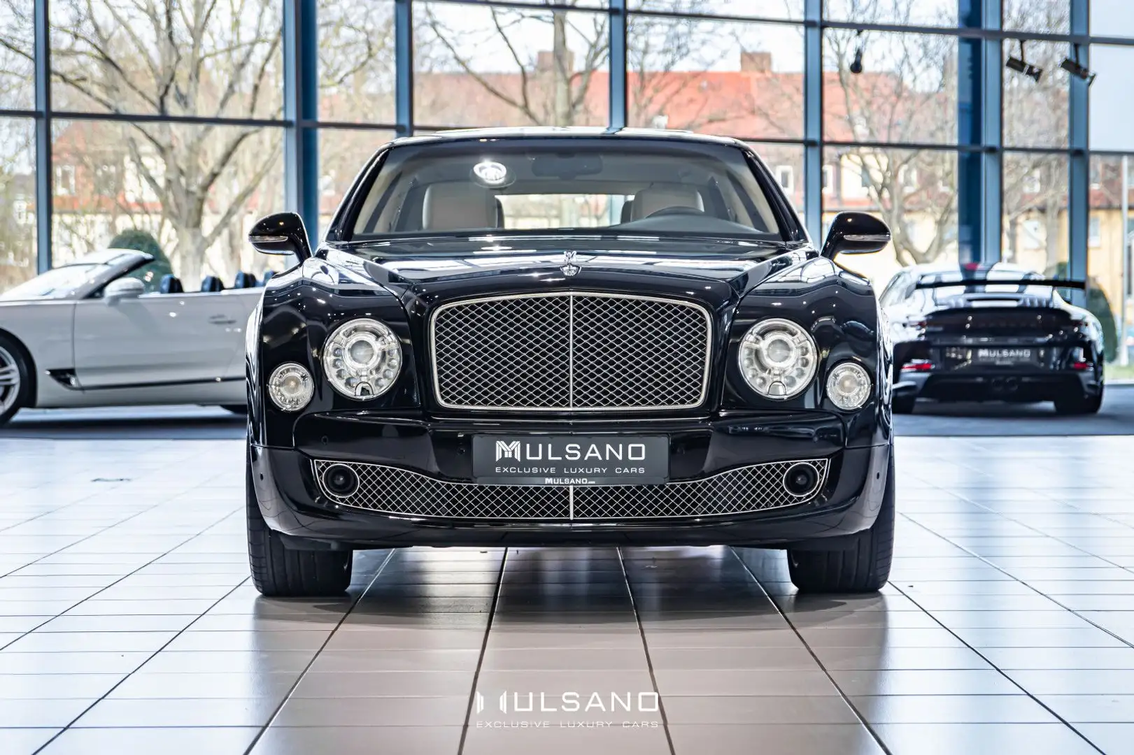 Bentley Mulsanne 6.8 MULLINER NAIM REAR SEAT TV PREMIER Zwart - 2