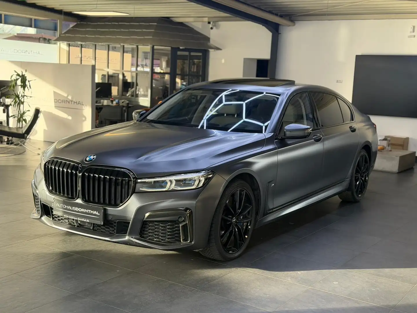 BMW 740 L d xDrive M Sport/ENTERTRAINMENT/INDIVIDUAL Grau - 1