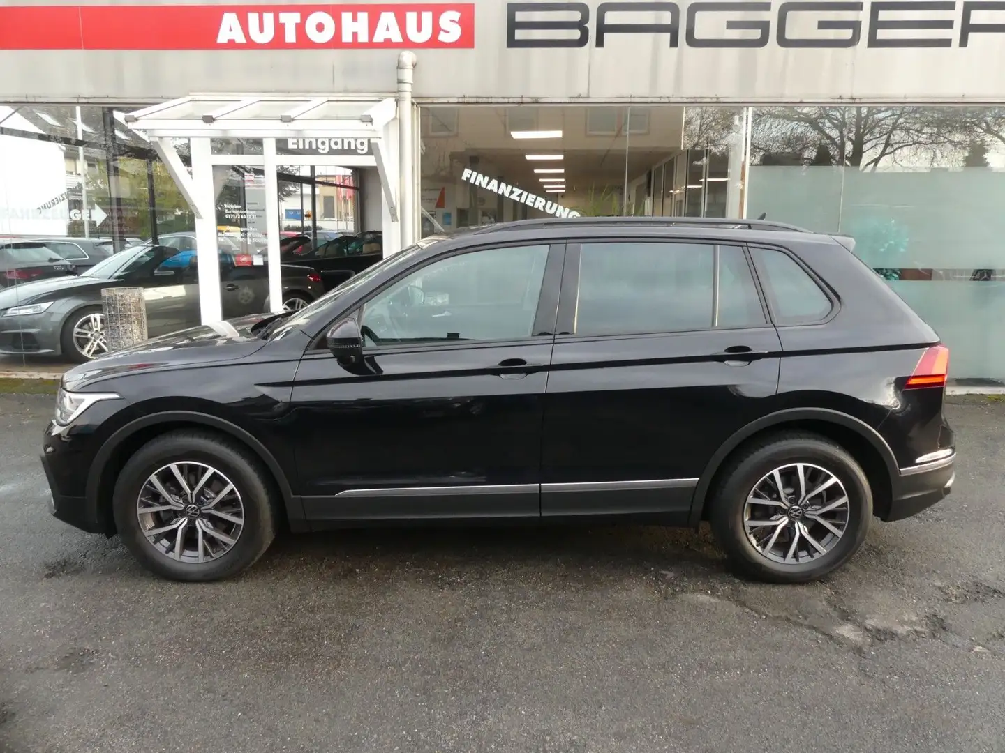 Volkswagen Tiguan Life Zwart - 1