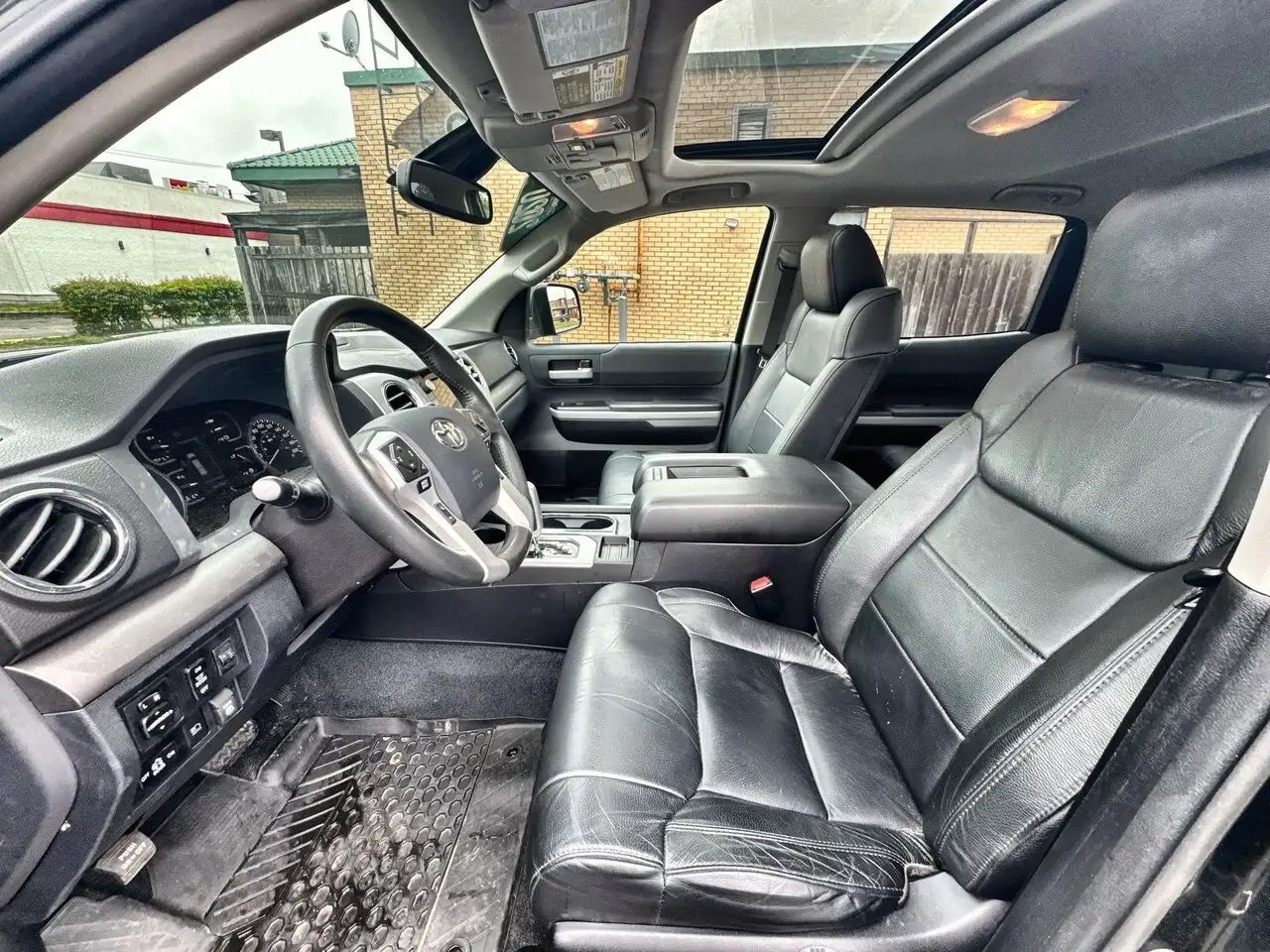 Toyota Tundra снимка Toyota Tundra