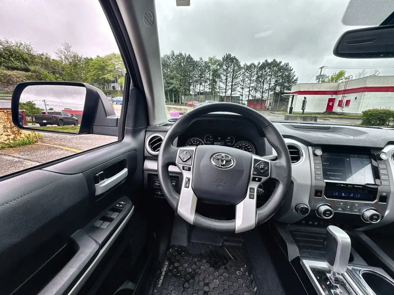 Toyota Tundra снимка Toyota Tundra