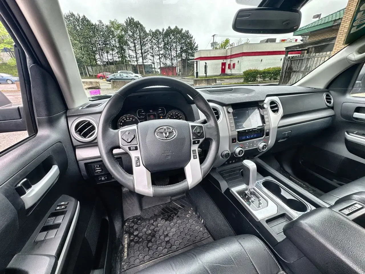Toyota Tundra снимка Toyota Tundra