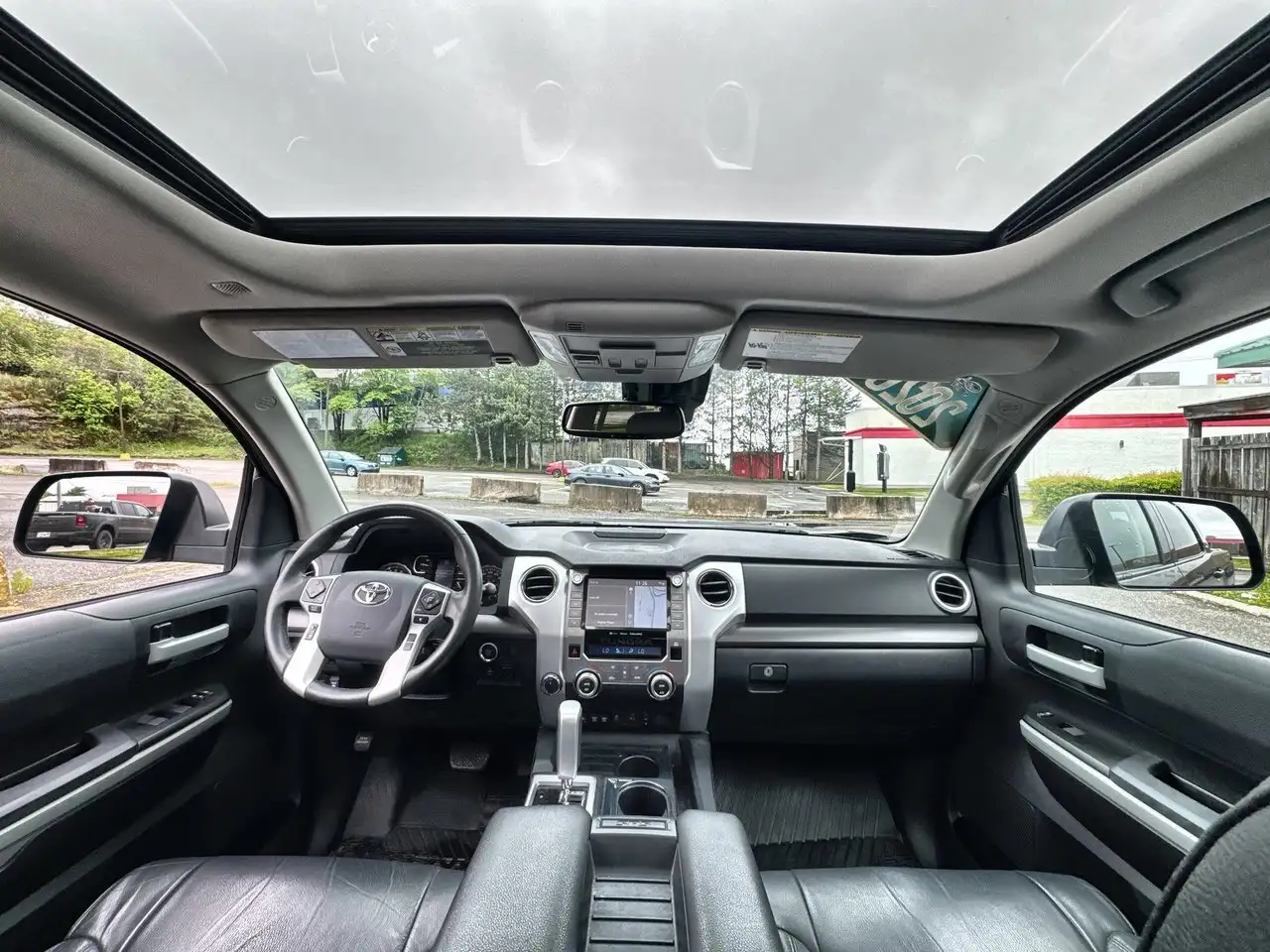 Toyota Tundra снимка Toyota Tundra