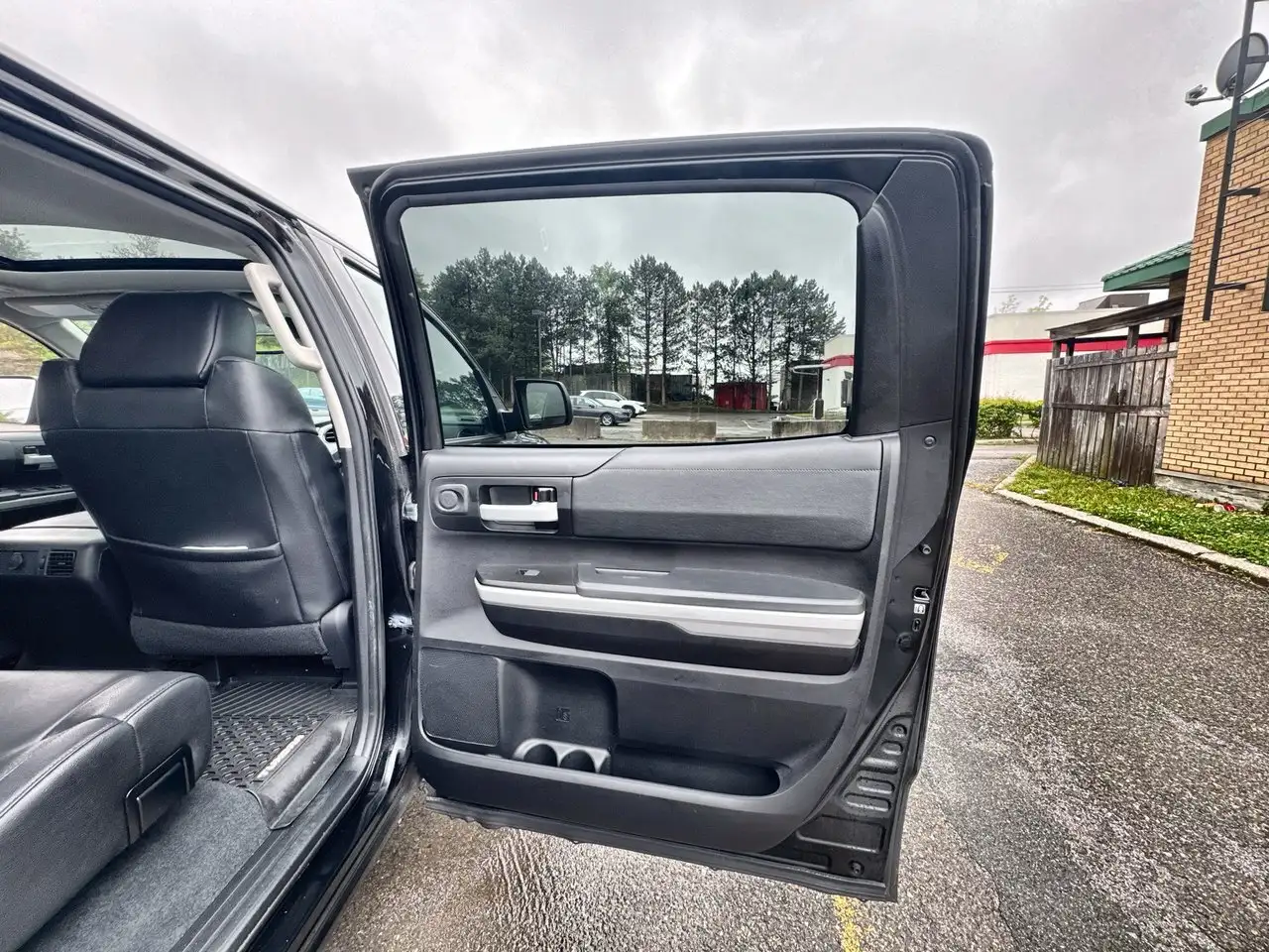 Toyota Tundra снимка Toyota Tundra