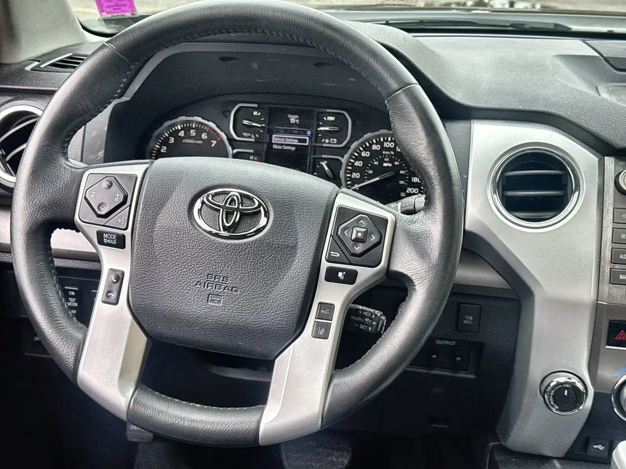 Toyota Tundra снимка Toyota Tundra