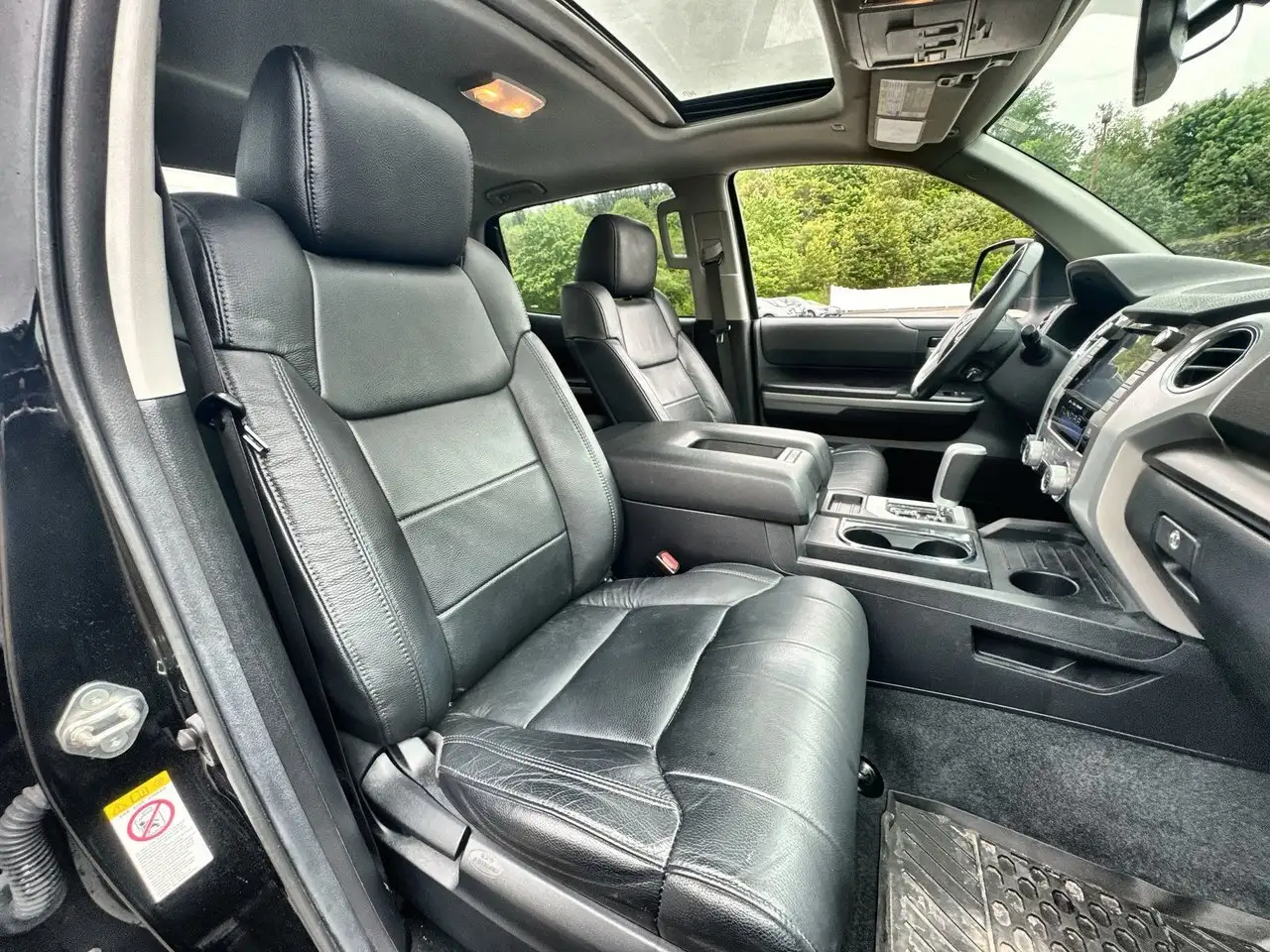 Toyota Tundra снимка Toyota Tundra