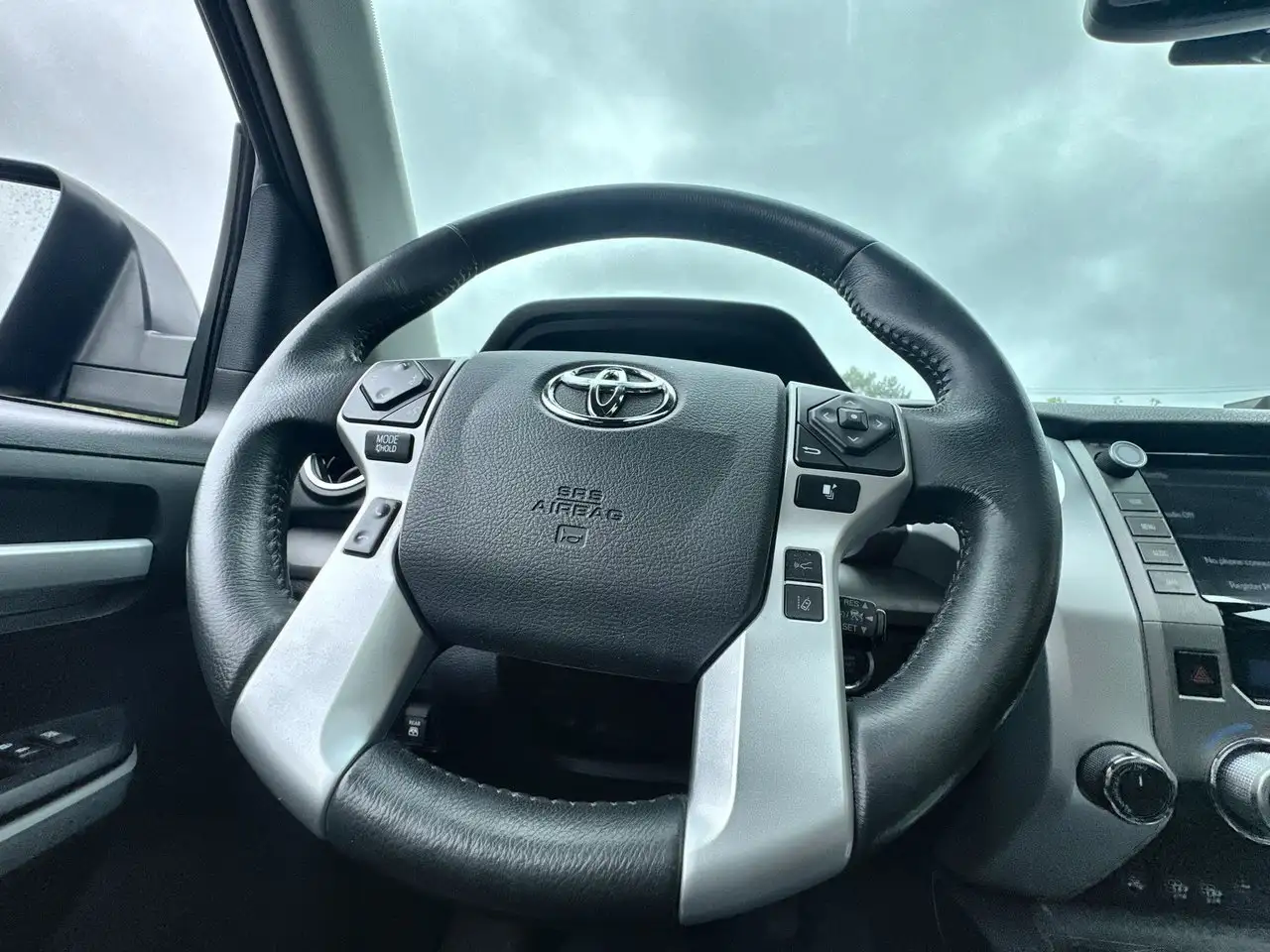 Toyota Tundra снимка Toyota Tundra