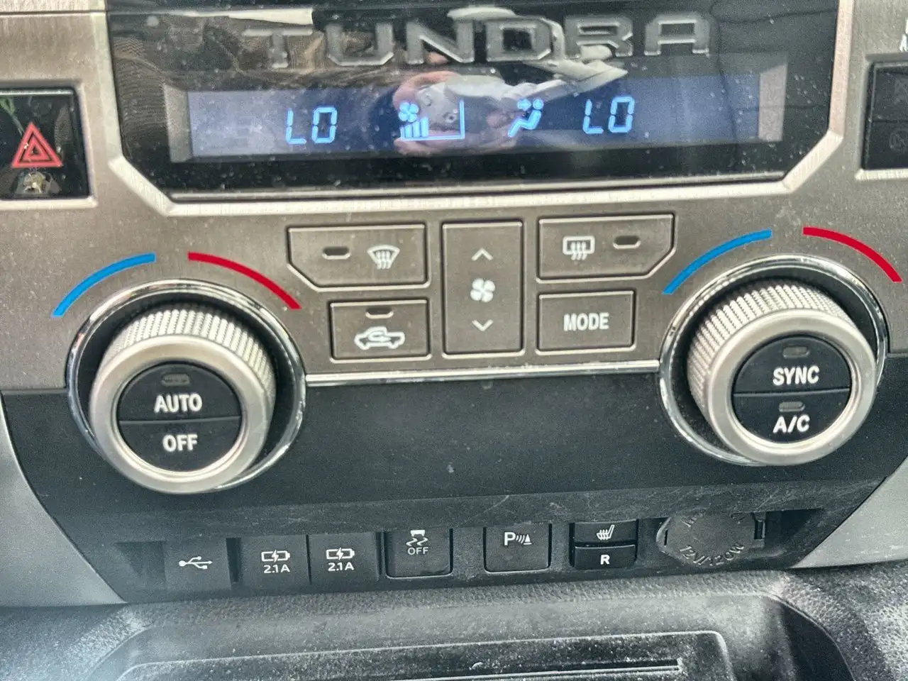 Toyota Tundra снимка Toyota Tundra