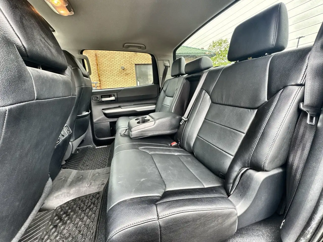 Toyota Tundra снимка Toyota Tundra
