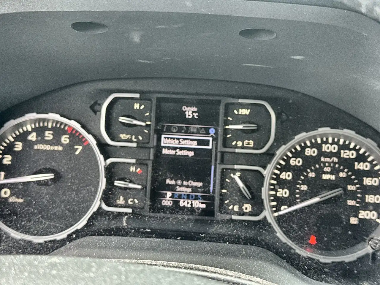 Toyota Tundra снимка Toyota Tundra