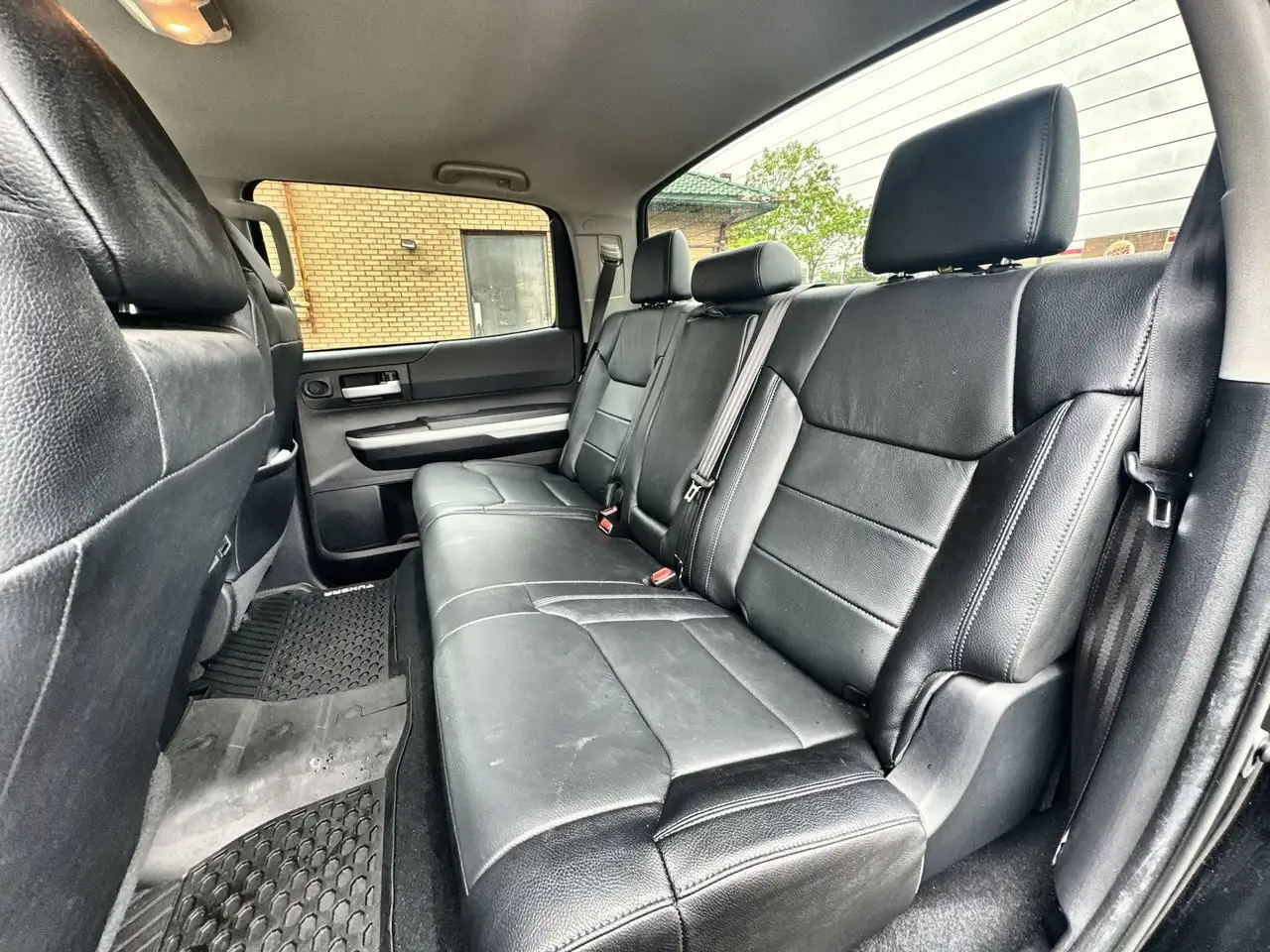 Toyota Tundra снимка Toyota Tundra
