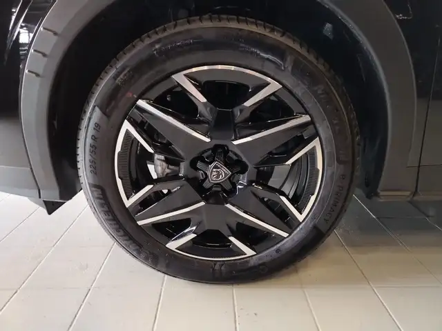Peugeot 3008 view 2