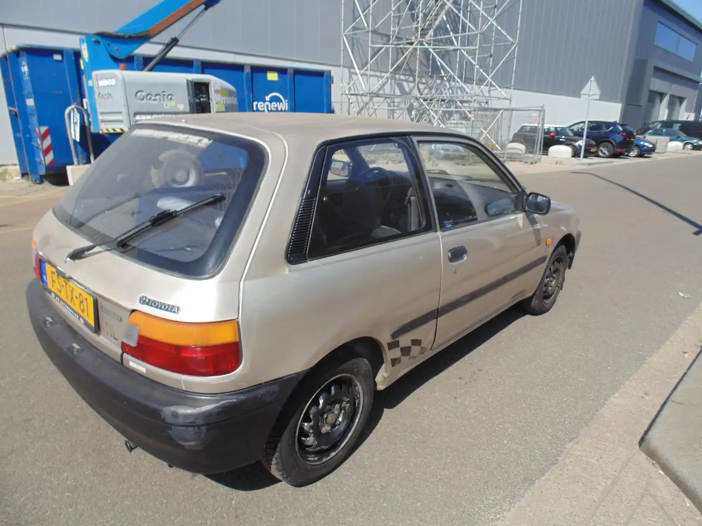 Toyota Starlet 1.3i Sport Beige - 2