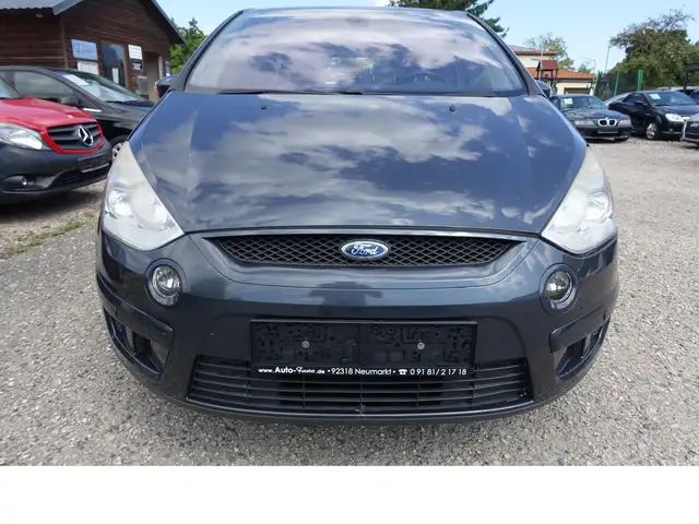 Ford S-Max view 2