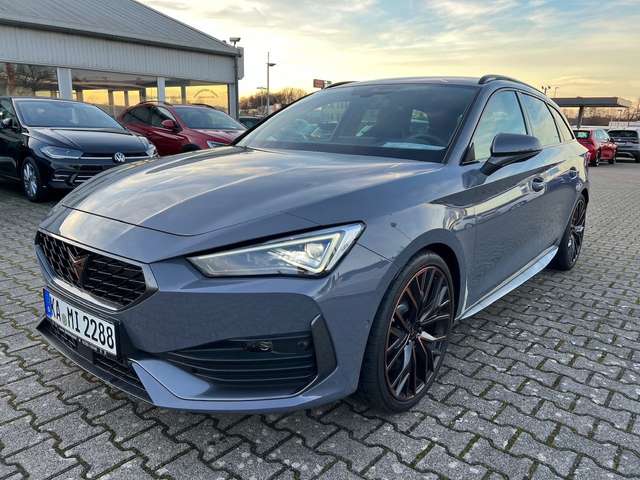 Imagine CUPRA Leon Sportstourer VZ 4Drive Cup LEDER BLAU