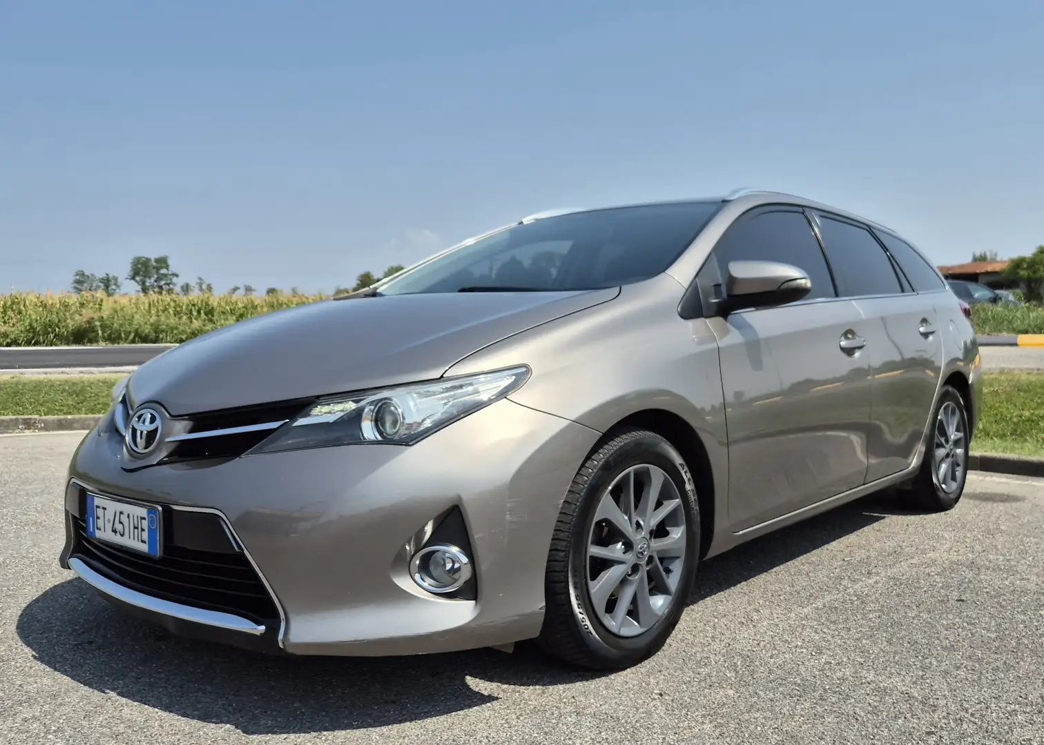 Toyota Auris 1.4 D-4D Touring Sports - 1