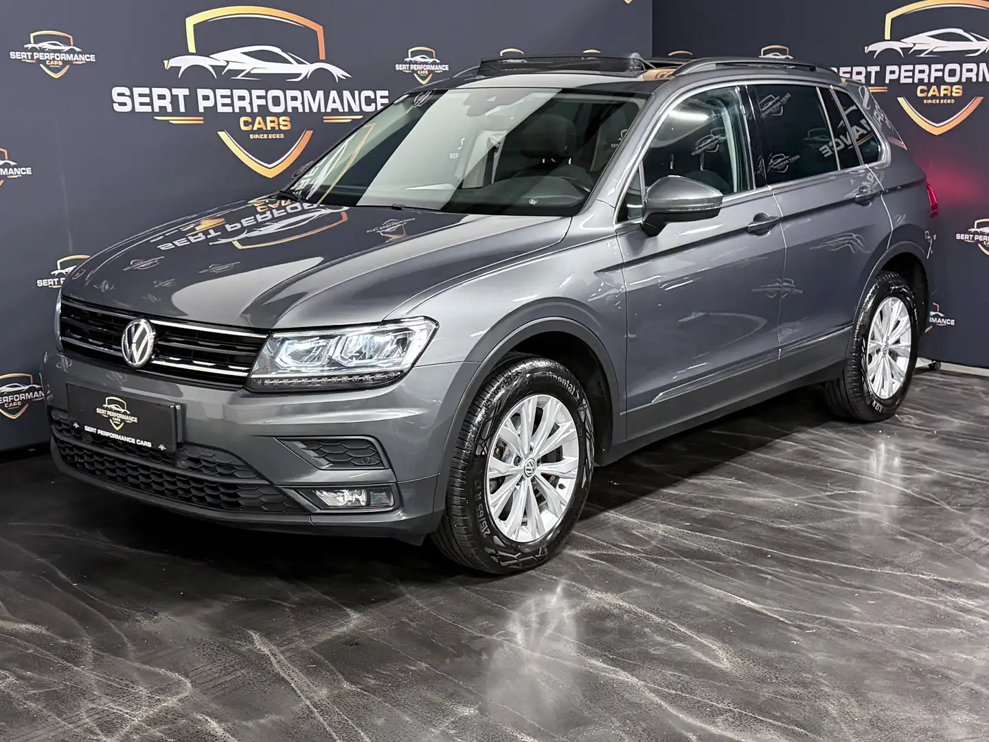 Volkswagen Tiguan 2,0 TDI SCR 4Motion Sky DSG Grau - 1