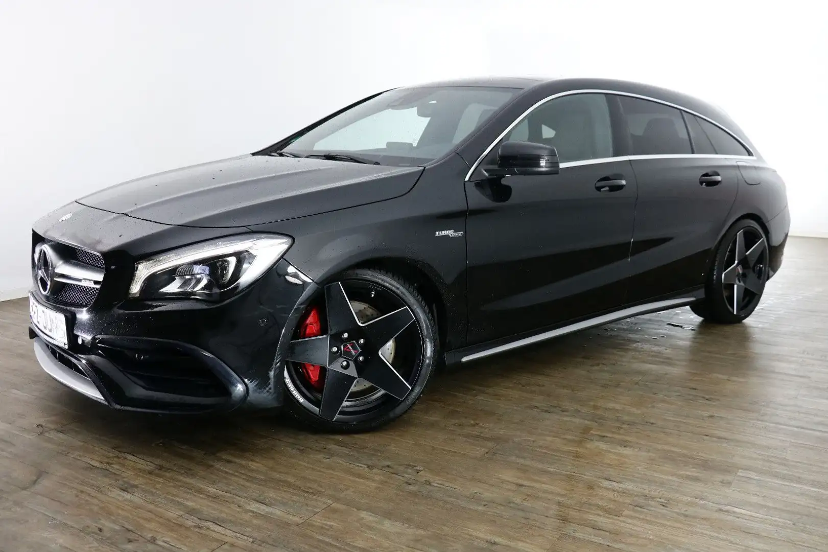 Mercedes-Benz CLA 45 AMG Shooting Brake 4Matic*Pano*Kamera*LED Black - 2