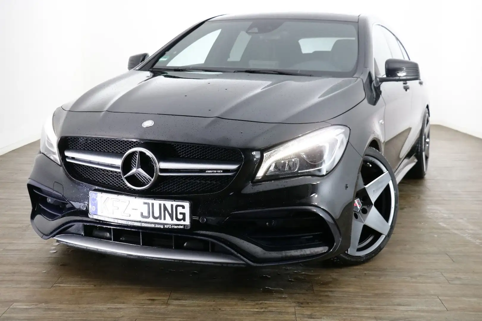 Mercedes-Benz CLA 45 AMG Shooting Brake 4Matic*Pano*Kamera*LED Black - 1