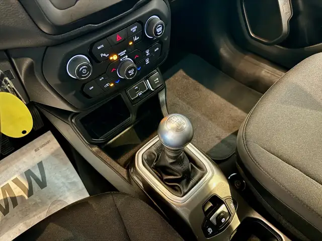 Jeep Renegade view 12
