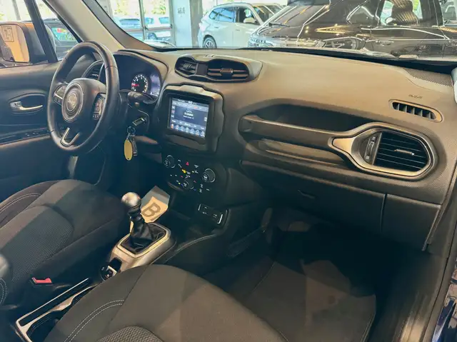 Jeep Renegade view 13