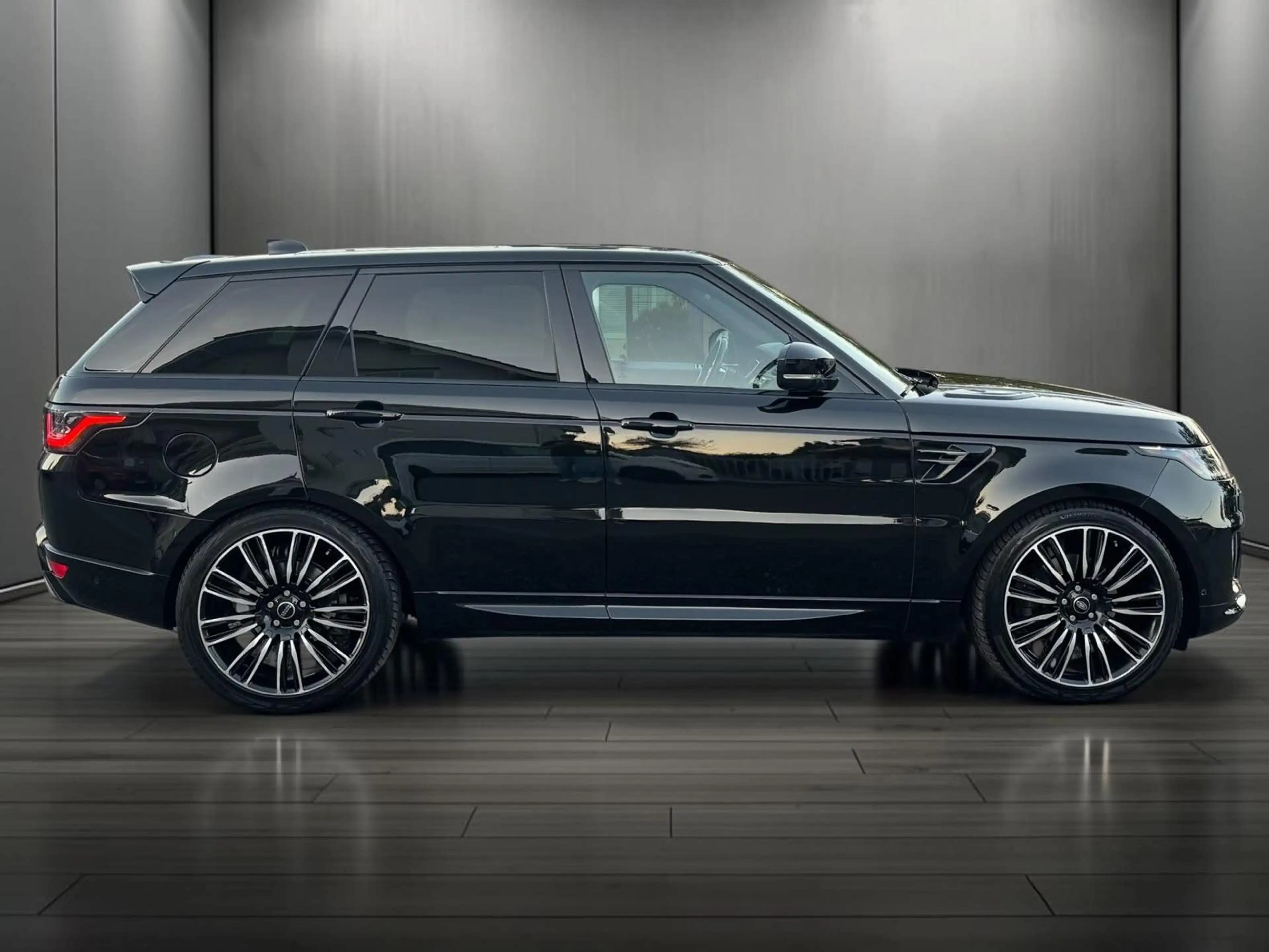 Land Rover Range Rover Sport R Dynamic — photo 4