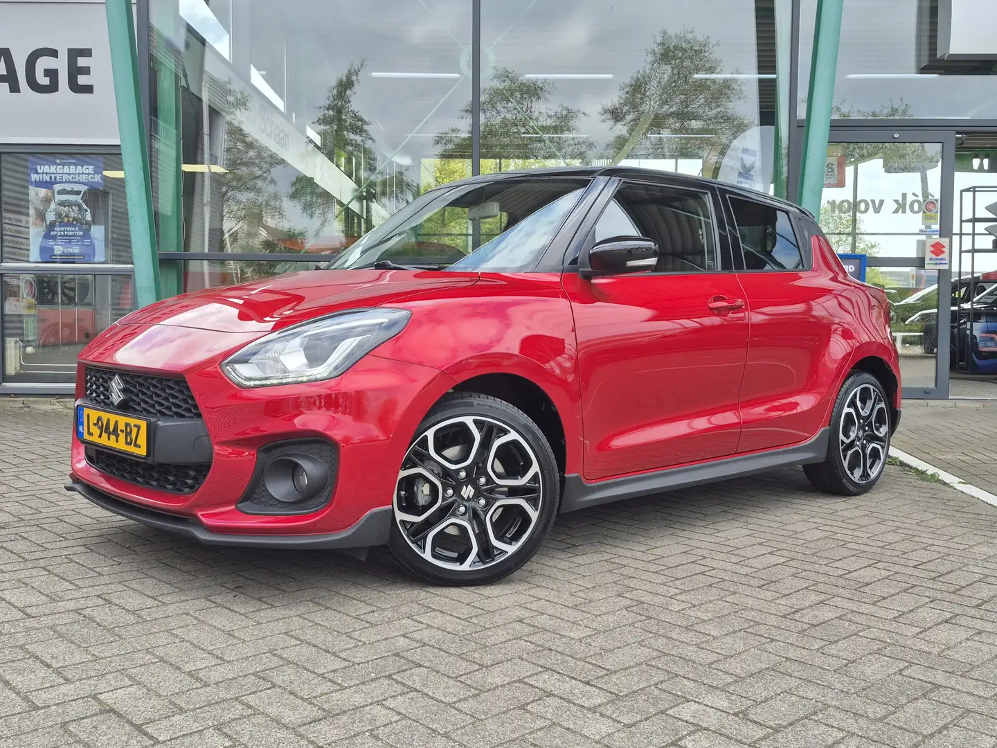 Suzuki Swift 1.4 Sport Smart Hybrid 130pk | Achteruitrijcamera Rojo - 1