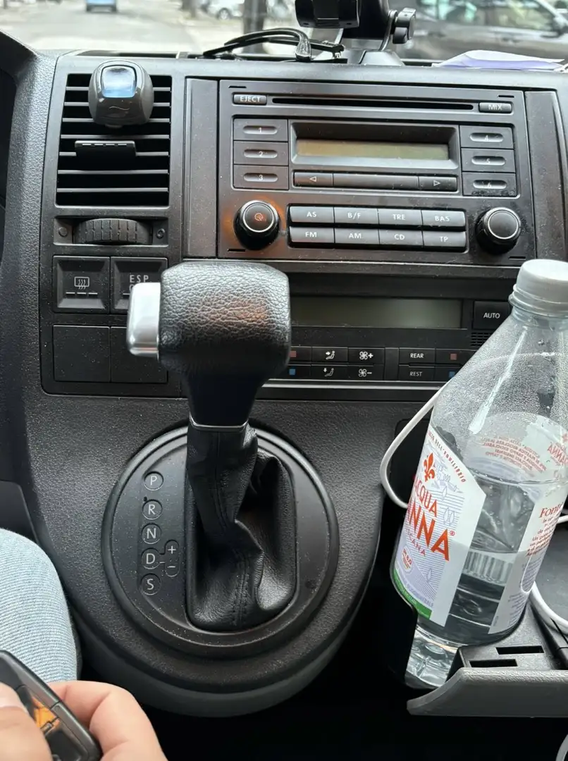 Volkswagen T5 Caravelle - 1