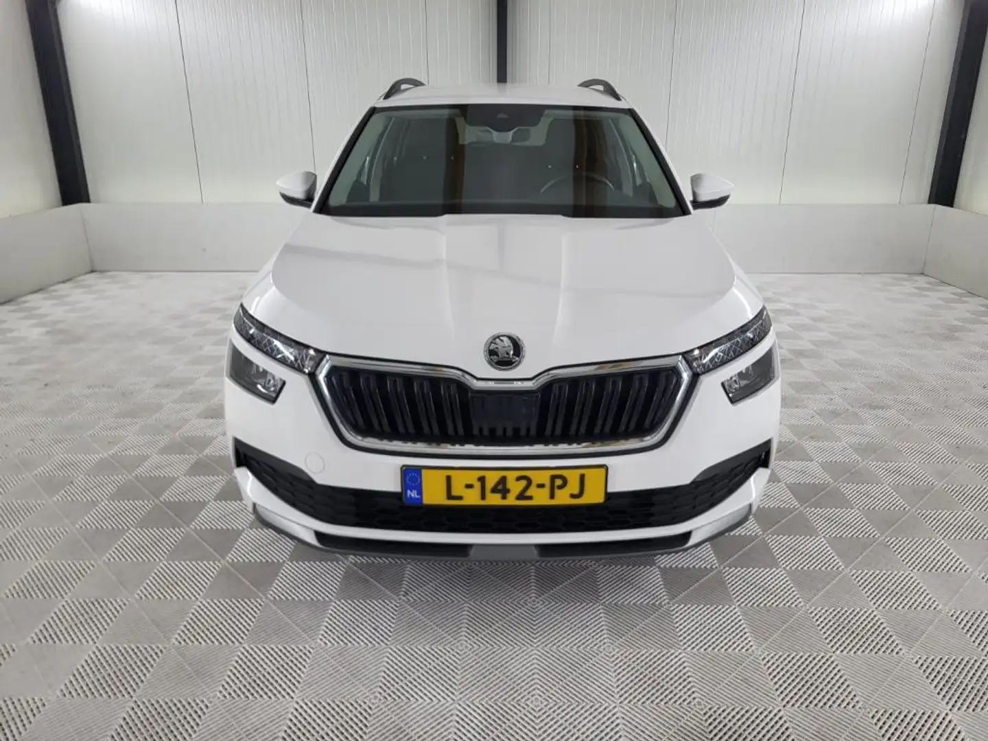 Skoda Kamiq 1.0 TSI Business Edition, Black, Navigatie, App Bianco - 2