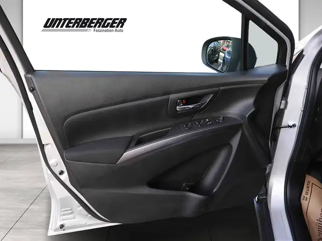 Suzuki SX4 S-Cross view 13