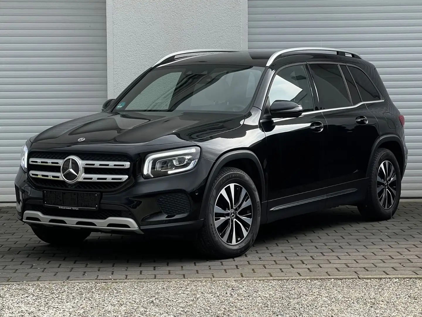 Mercedes-Benz GLB 180 d DCT LED WIDE Navi Ambiente Kamera AHK Schwarz - 1