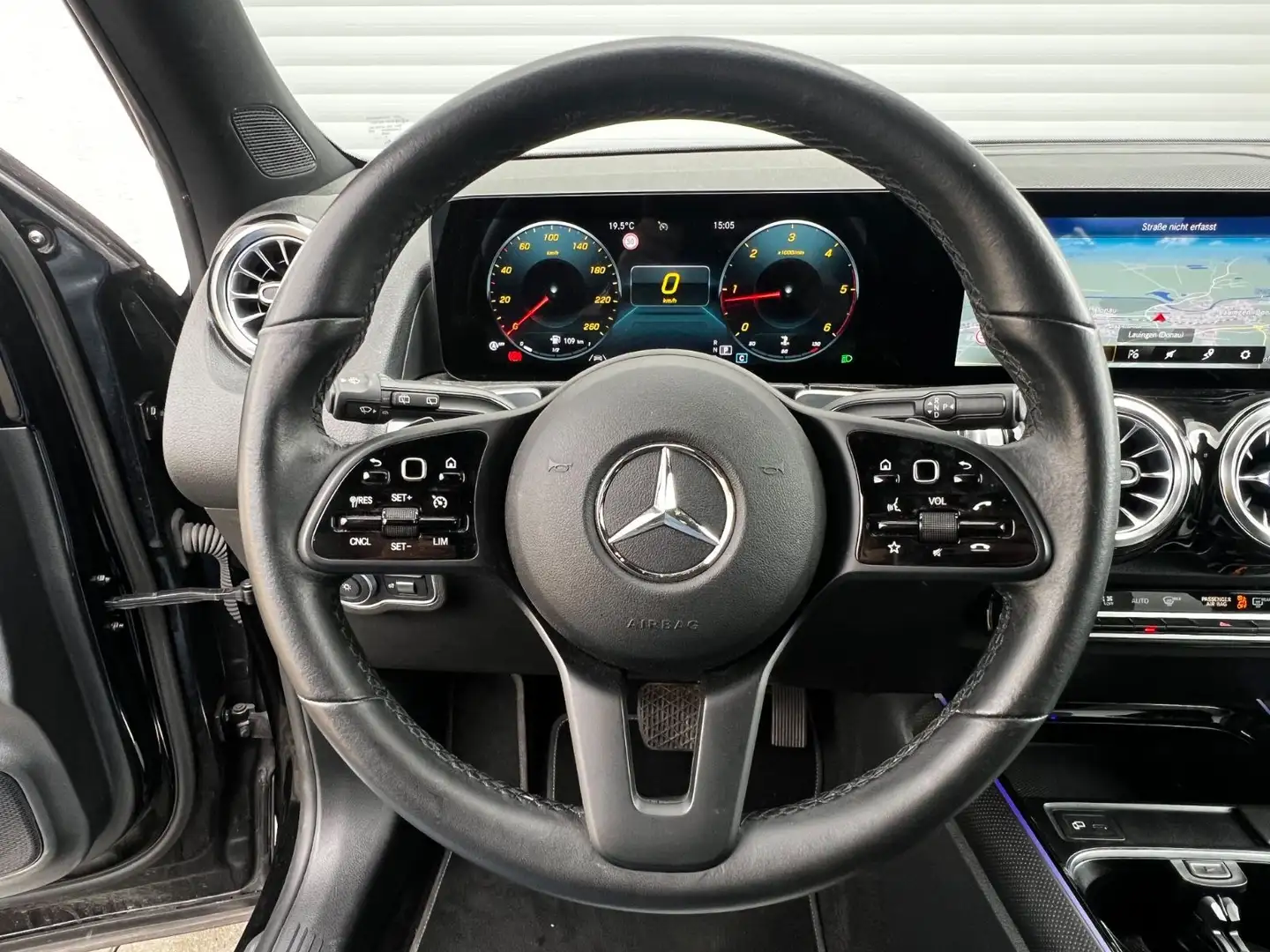 Mercedes-Benz GLB 180 d DCT LED WIDE Navi Ambiente Kamera AHK Schwarz - 2