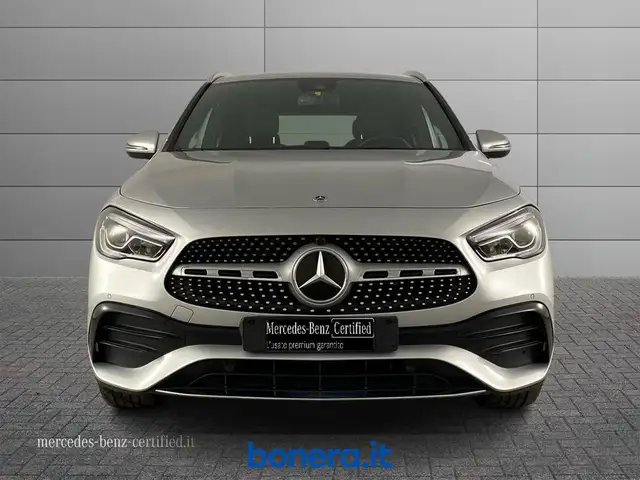 Mercedes-Benz GLA view 4