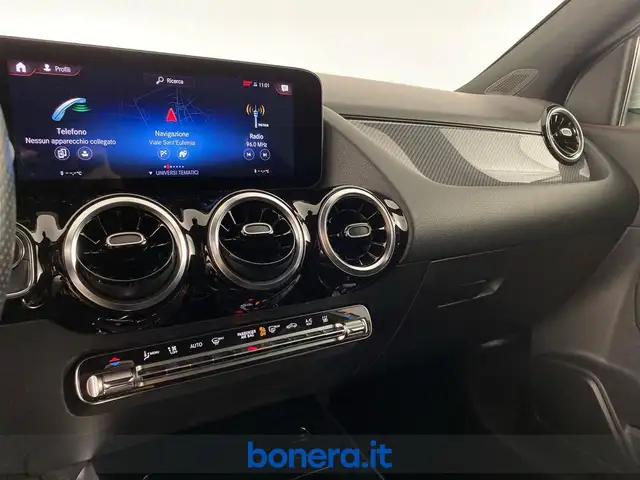 Mercedes-Benz GLA view 13