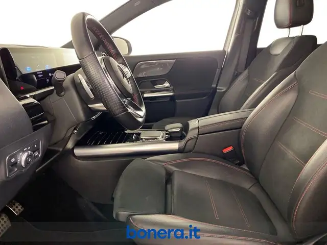 Mercedes-Benz GLA view 11