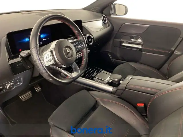 Mercedes-Benz GLA view 10